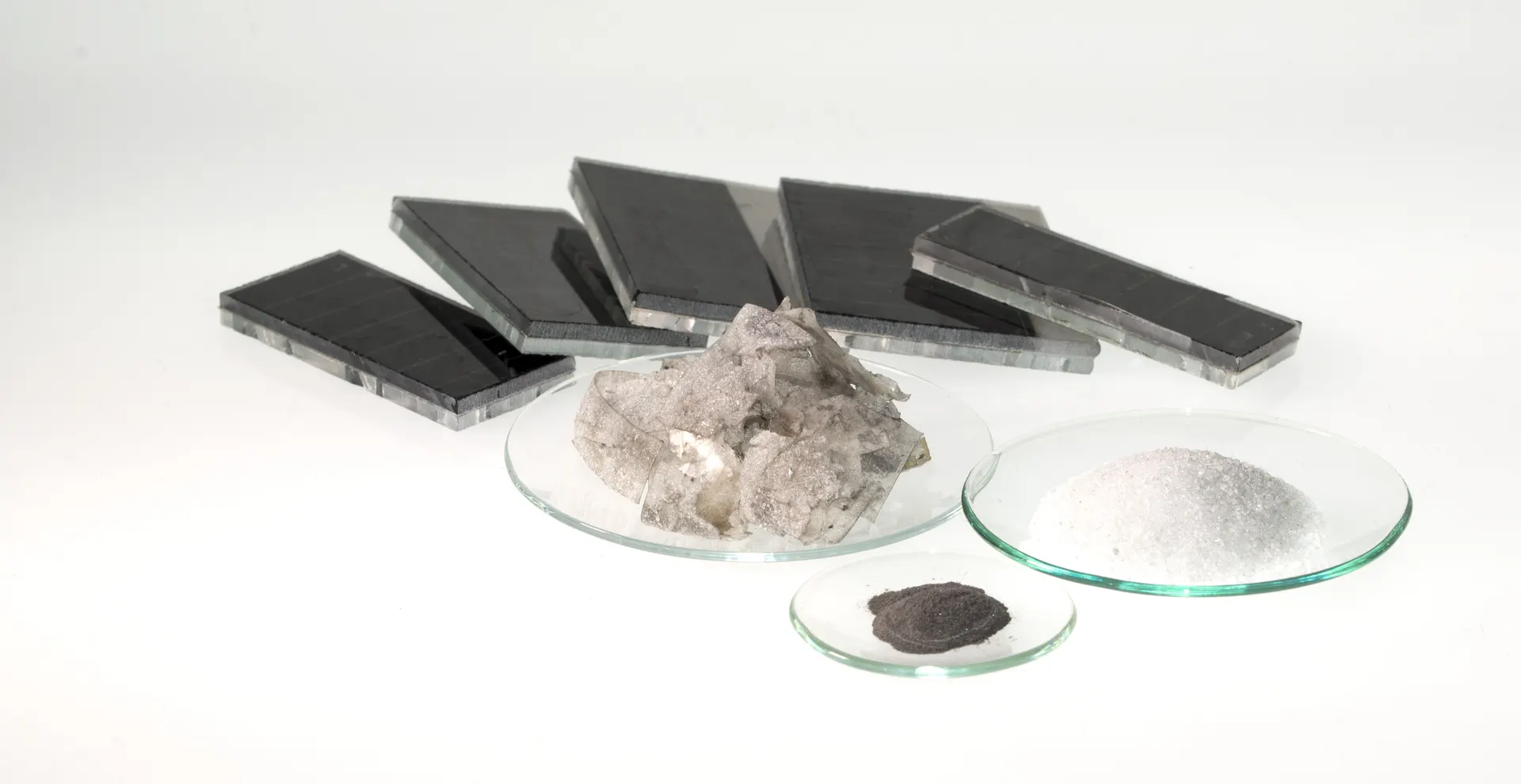 Fraunhofer Solar modules before and after intelligent grinding.
